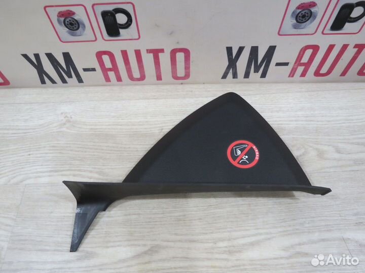 Накладка торпедо правая Ford Focus 3