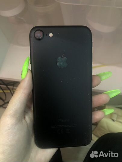 Телефон iPhone 7