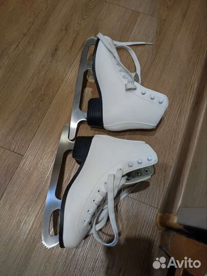 Продам коньки 34