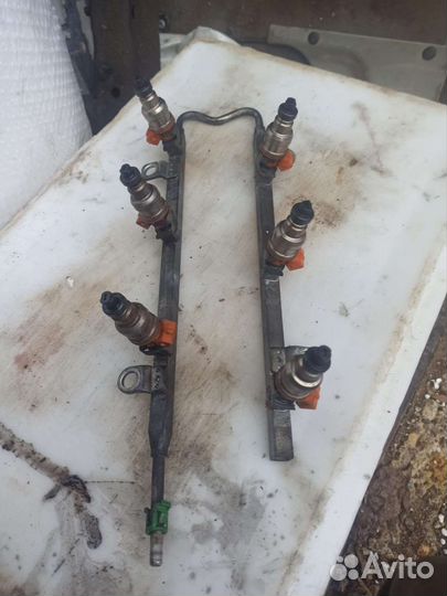 Топливная рампа форсунки Chrysler Stratus 2.5