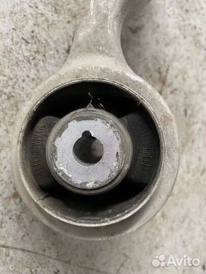 Передний правый рычаг низ Mercedes W213 2018г 2.2D