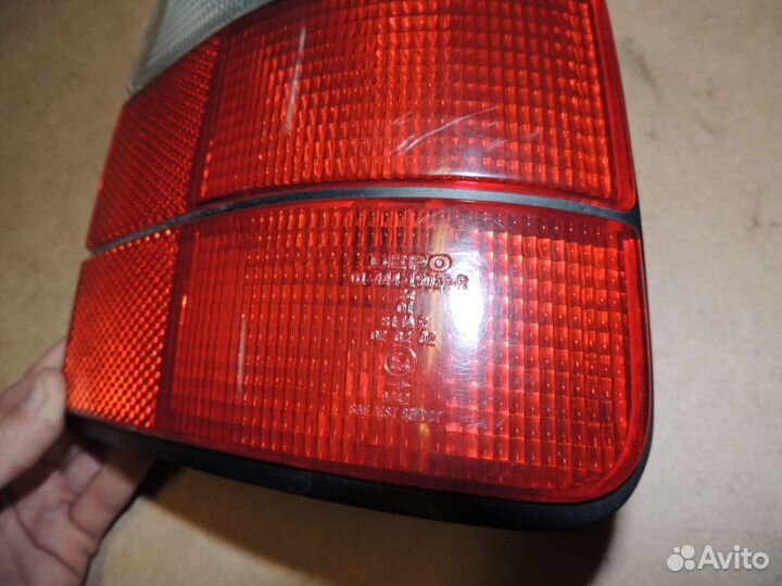 Bmw e34 фонарь правый с белым поворотником