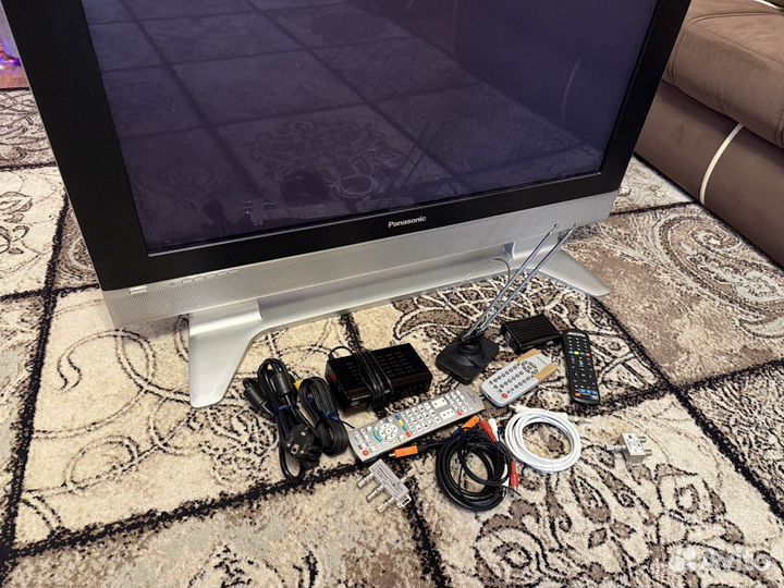 Телевизор Panasonic TH-37PA60R и приставку