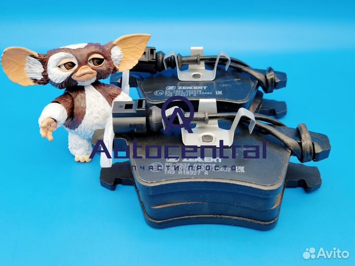 Колодки тормозные передние VW Touareg 2 датчика