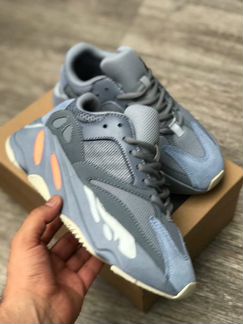 Кроссовки Adidas Yeezy Boost 700 голубые Carbon Bl