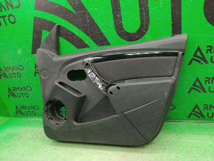 Обшивка двери правая Renault Duster 2010