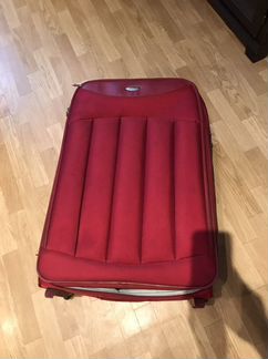 Чемодан на колесах samsonite