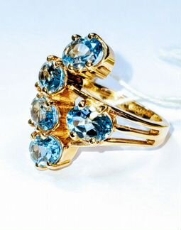 Золотое кольцо с топазами. Новое