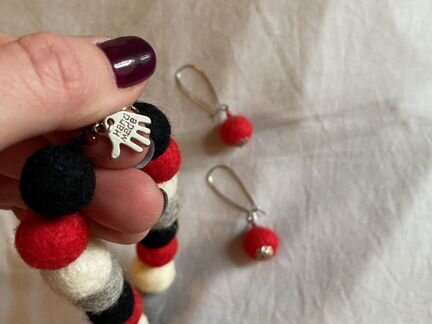 Бусы и серьги из валяной шерсти