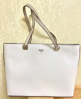 Вместительная сумка Guess Kizzy