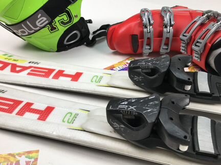Горные лыжи, горнолыжные ботинки, шлем, маска