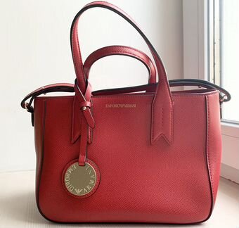 Красная сумка Armani