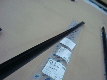 Молдинг стекла двери Фокус 2 нов оригинал