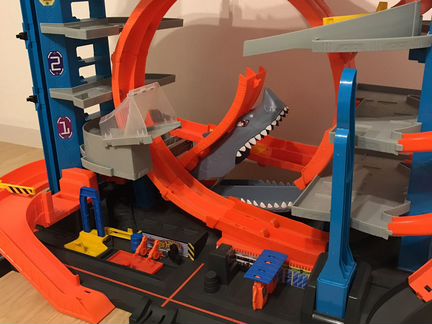 Hot wheels трек акула