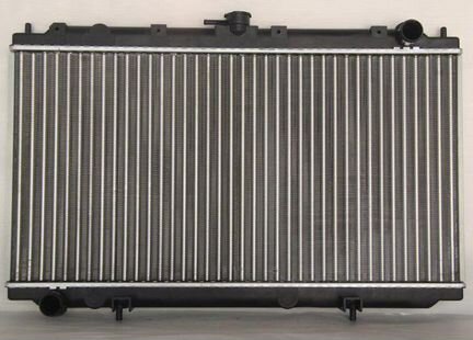 Радиатор охлаждения Nissan Primera P11