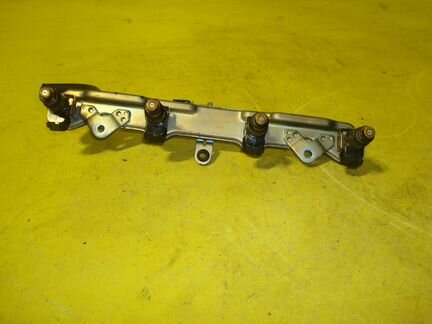 Топливная рампа 1.8л Honda Civic 8 5D 16620R60U01