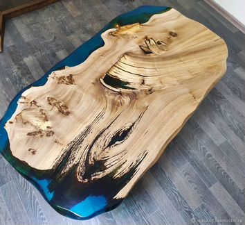 Столик из эпоксидной смолы (вяз)