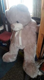 Огромный плюшевый медведь