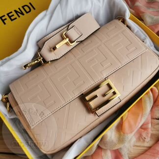Женская кожаная сумка Fendi - Фенди