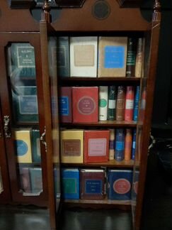 Шкаф с мини книгами 97 шт