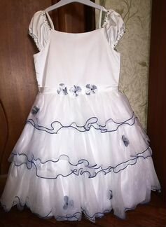 Платье праздничное белое. Новое. на 7-10 лет
