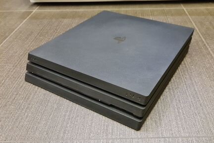 Sony PlayStation 4 Pro 1tb + 2 джойстика