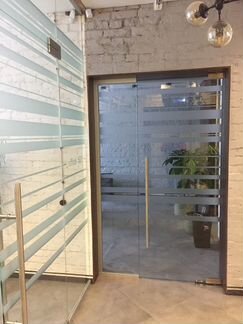 Стеклянные двери на заказ