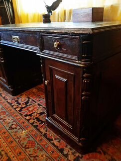 Старинный письменный двухтумбовый стол