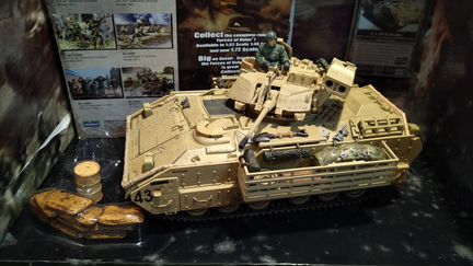 Бтр US M3A2 Bradley Багдад 2003 1:32