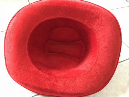 Шикарная шляпа для театральных постановок