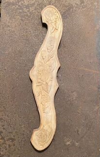 Деревянная резная вешалка