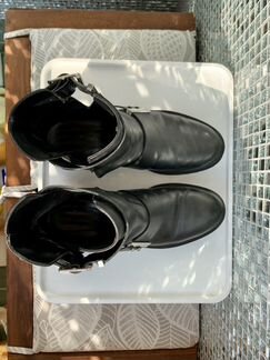 Осенние кожаные ботинки Zara