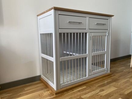 Дубовый домик-вольер 