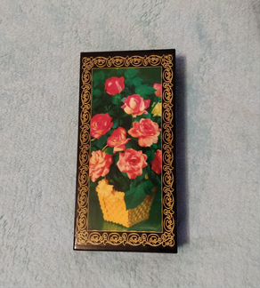 Деревянная лакированная шкатулка