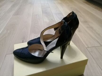 Туфли новые лакированная кожа