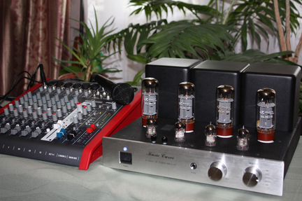 Audiokom ламповый D2008 с фонокоректором усилитель