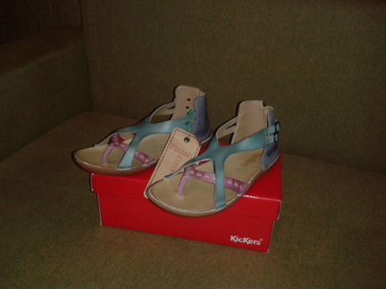 Сандалии Kickers. Новые, размер 37