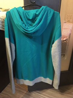 Спортивная толстовка на замке