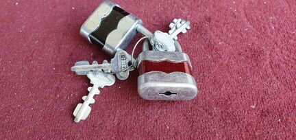 Замок навесной штыревой маленький 4см Чехословакия