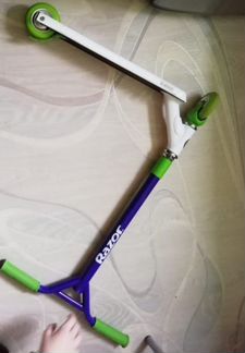 Трюковый самокат Razor Beast V3