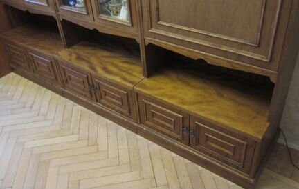 Мебель в комнату/стенка шкаф + сервант + секретер