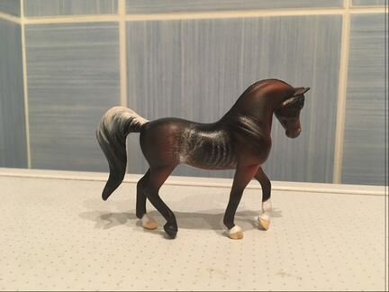 Бреер Breyer лошадь коллекционная