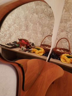 Столик туалетный