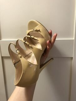 Бежевые туфли Casadei