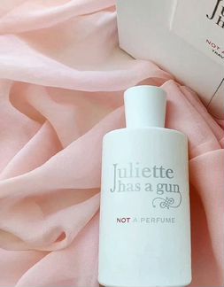 Juliette HAS A GUN NOT APerfeme