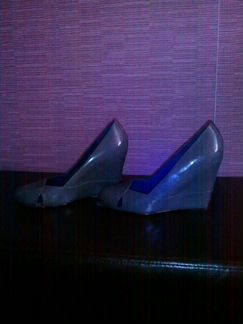 Туфли на танкетке