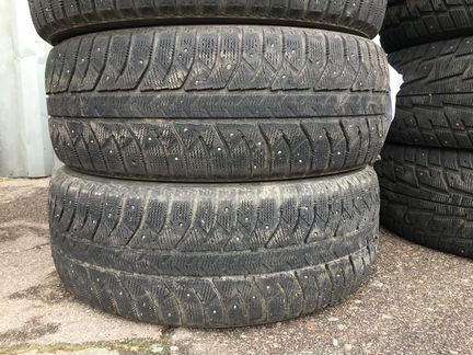 Зимние шины Bridgestone 235/55R19