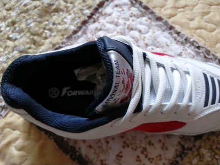 Кроссовки Forward для зала новые