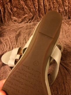 Женские сандалии