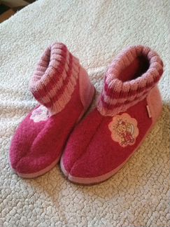 Тапочки, валенки, домашняя обувь